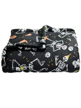 Halloween “Party Skeletons” Oversized Supersoft Printed Plush Throw Blanket  NWT